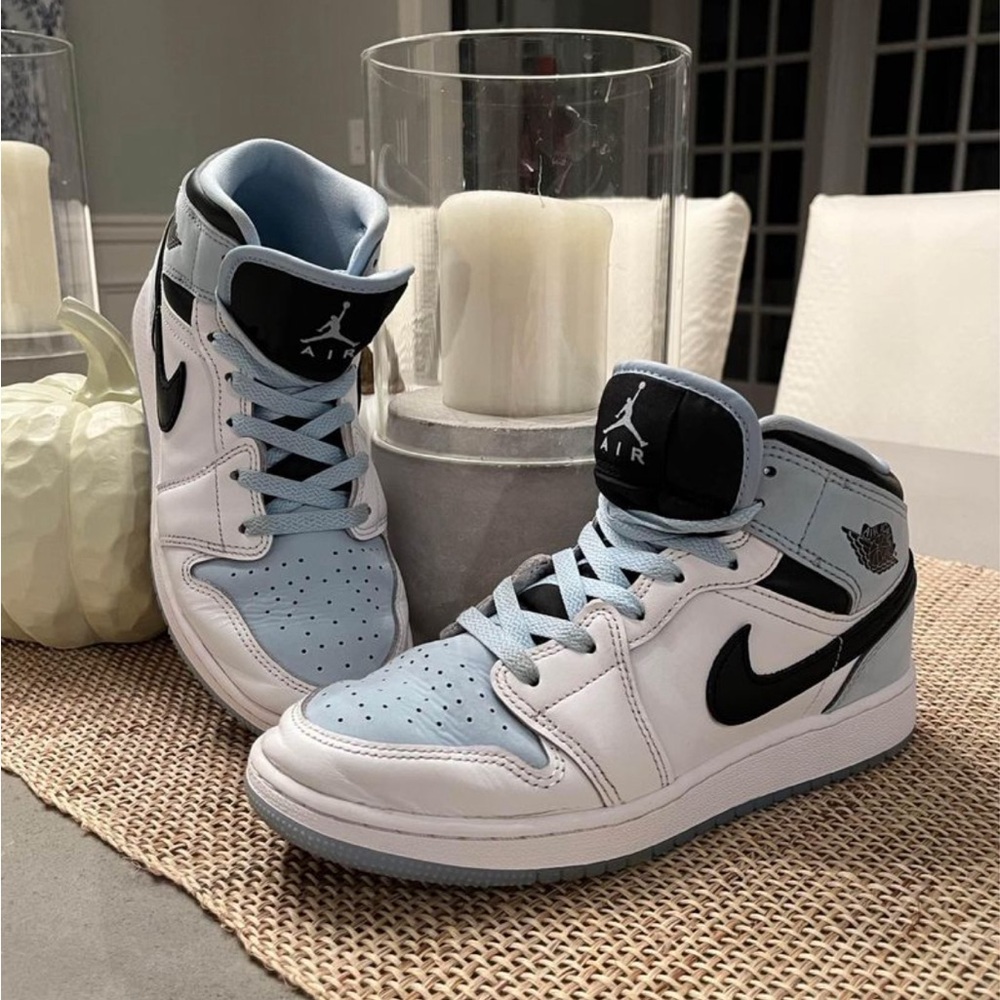 Jordan 1 Mid SE "White/Ice Blue/Black" Boys' Shoe, Size 5Y